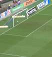 BAHIA: Gilberto toca por cima do goleiro do Fluminense e marca golaço na Arena Fonte Nova