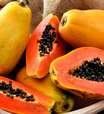 Mamão: 9 benefícios dessa fruta cheia de nutrientes