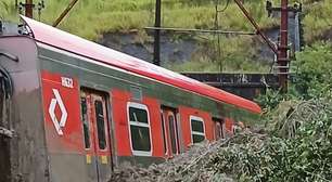 Trem da CPTM descarrila após ser atingido por deslizamento de terra em São Paulo