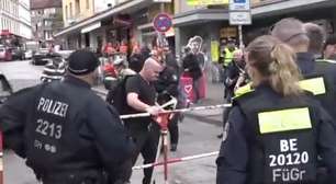 Homem ameaças torcedores com machado, é baleado pela polícia alemã e morre