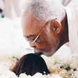 Gilberto Gil posta foto beijando Preta Gil: 'Até os próximos 50 bilhões de anos'