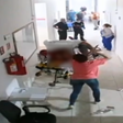 Mulher invade hospital e dá mais de 30 golpes de faca em homem