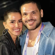 Deborah Secco diz que não pretende expor namoro com produtor musical por respeito