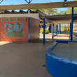Menino de 12 anos morre ao cair de telhado de escola para buscar pipa