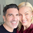 Edu Guedes e Ana Hickmann choram em vídeo após apresentador passar por cirurgia