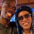Ronaldinho Gaúcho atrai multidão antes de jogo do Brasil é tietado por Pogba