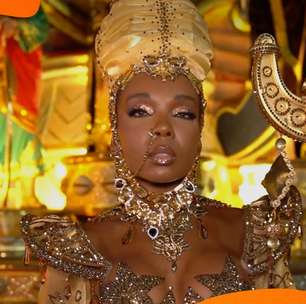 'Sempre uma emoção diferente', diz Thelminha em desfile pela Mocidade