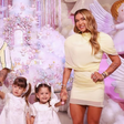 Filha de Virginia, Maria Alice ganha bolo de mais de 2 metros de altura