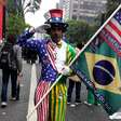 Na Independência do Brasil, manifestante se veste de Tio Sam