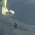 Mulher cai durante voo de paraglider no interior de SP; veja