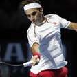 Após 8 anos, Federer cumpre promessa e enfrenta jovem fã