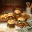 Faça um hambúrguer suculento com dicas de Istán Wessel