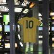 Museu do Futebol, em SP, guarda a mítica camisa 10 de Pelé