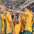Austrália goleia Jordânia e fica perto da classificação para a Copa de 2014
