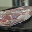 Bacon na laje: chef produz até 90 kg do alimento por mês