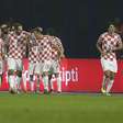 Croácia supera expulsão de Mandzukic, vence Islândia e vai à Copa