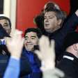 Com Maradona na torcida, Napoli bate Roma e vai à final da Copa da Itália