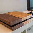Fabricante alemã desenvolve capa de madeira para PS4