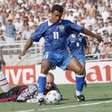 Goleiro da Suécia em 1994 revela decepção por gol de Romário