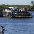 De balsa, Alemanha chega a povoado no sul da Bahia