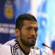 Argentino Garay vê zaga preparada para encarar bósnio Dzeko