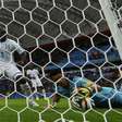 Gol contra é o 1º marcado com ajuda de tecnologia em Copas