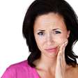 ¿Sabías que el dolor de dientes empeora durante la noche?