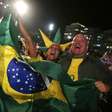 Brasileiros lotam Copacabana para ver vitória da Seleção