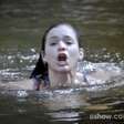 'Em Família': Luiza se afoga em rio enquanto Shirley observa