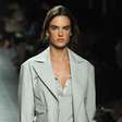 Alessandra Ambrosio é destaque na semana de moda de Milão