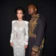 Para ir a desfile, Kim Kardashian exagera com "coleira"