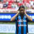 Ronaldinho inicia pré-temporada no Querétaro um mês atrasado