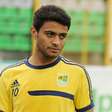 Cleiton Xavier rescinde e deve voltar a jogar no Brasil