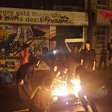 Após impeachment, manifestantes invadem sede do PMDB no RS