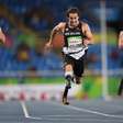 Com prótese financiada por torcedores, neozelandês ganha ouro e bate recorde mundial na Rio 2016