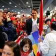 Federer chega à Suíça recepcionado por dezenas de fãs
