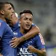 Com Ábila "vingado", Cruzeiro vence Chape e classifica