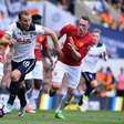 Tottenham se despede de estádio com vitória sobre o United