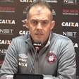 ATLÉTICO-PR: Eduardo Baptista reconhece superioridade do Santos na partida e vê justiça no resultado final da partida.