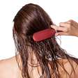 Faz mal pentear o cabelo molhado?
