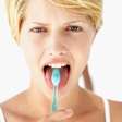¿Por qué se pone la lengua blanca? 3 posibles causas