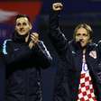 Croácia goleia Grécia e fica perto de ir à Copa; Suíça vence