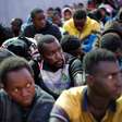 TV flagra 'leilão' de africanos como escravos na Líbia