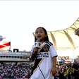 Garotinha de 7 anos surpreende Ibra e jogadores do LA Galaxy ao cantar hino americano