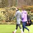 Kane treina com o Tottenham antes do confronto pela Champions