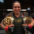 Amanda Nunes domina, vence Spencer e faz história no UFC