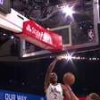 Espectacular mate de Kawhi Leonard
