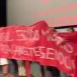 Brasileiros protestam em Cannes