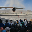 'Desastre, coisa de filme': testemunha relata cenas de caos no aeroporto de Cabul