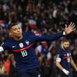 Com show de Mbappé, França garante vaga para Copa do Mundo